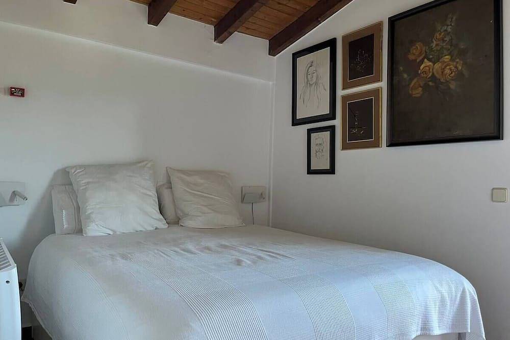 The Brick House. Ideal for families with garden and swimming pool. in San Martín de Valdeiglesias, Madrid Province