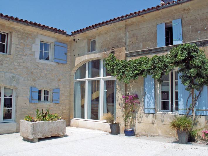 Gîte pour 7 personnes, avec Piscine à Saint-Palais-de-Phiolin
