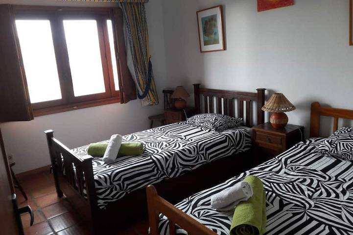 Location de vacances pour 8 personnes, avec jardin et terrasse, animaux acceptés dans Angeiras - 4