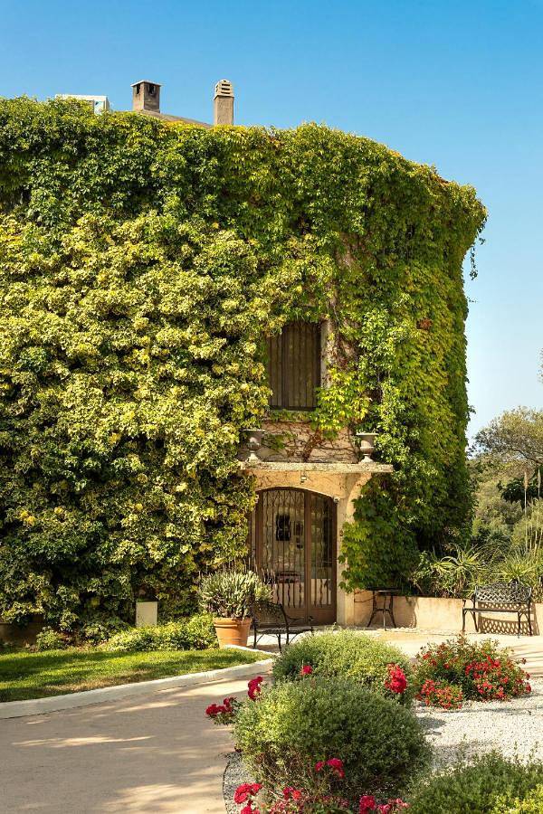 Hôtel pour 5 personnes, avec vue et bassin pour enfant ainsi que jardin et piscine, adapté aux familles