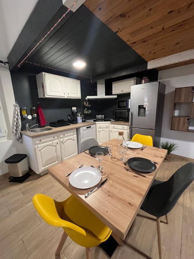 Appartement entier, T3 4 Voyageurs Sainte-Victoire Vélo-rail Aix 25 mn Pourcieux France in Pourcieux, Région de Brignoles