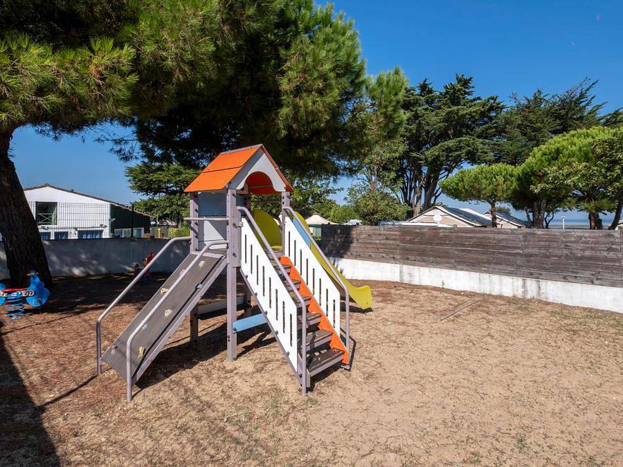 Flower Camping Le Platin - La Redoute - Mobile home 4 persons - Homeflower Premium Pmr 29m² - 2 bedrooms - Terrace - Tv - Air conditioning - Plancha in Ile de Re