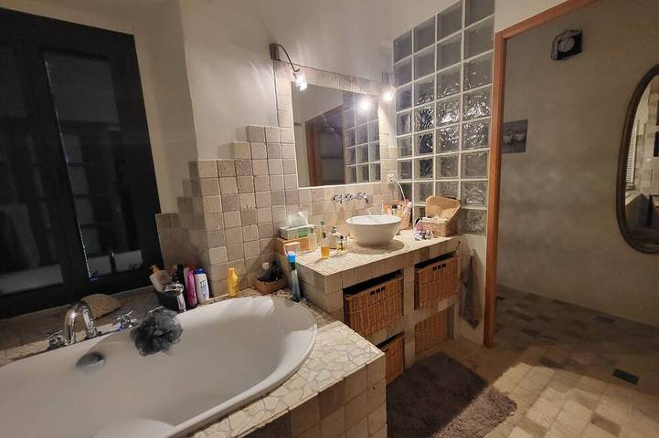 Moulin de prestige au coeur des vignes avec piscine 16m et étang privé. in Saint-Jean-de-Crieulon, Région du Vigan