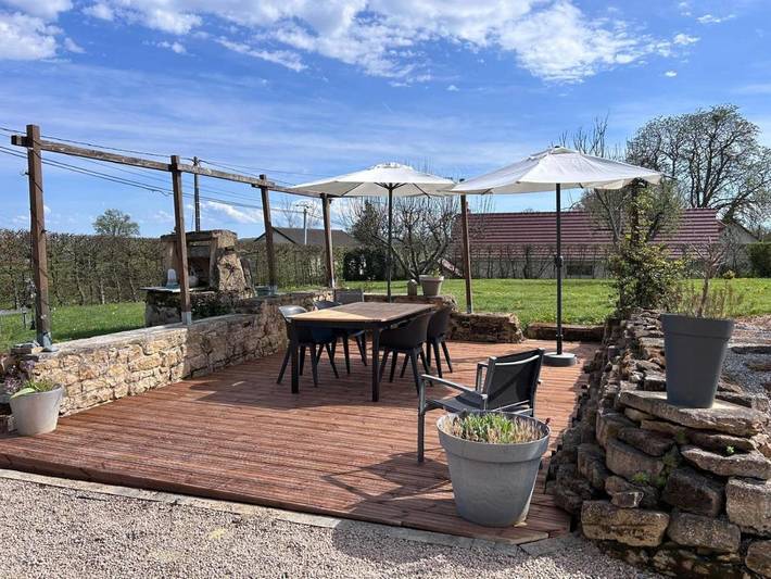 Location de vacances pour 6 personnes, avec Terrasse et Jardin à Saint-Vincent-Bragny