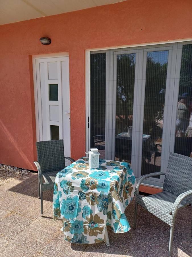 Ferienhaus für 3 Personen, mit Terrasse und Garten - 1