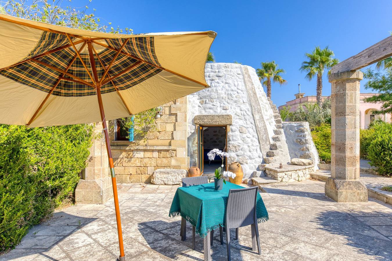 Ganze Wohnung, Apartment 'Le Baccole - Trullo' mit privater Terrasse, Garten und Klimaanlage in Gagliano del Capo, Golf von Tarent