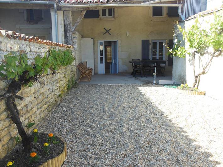 Gîte pour 6 personnes, avec terrasse à Les Églises-d'Argenteuil