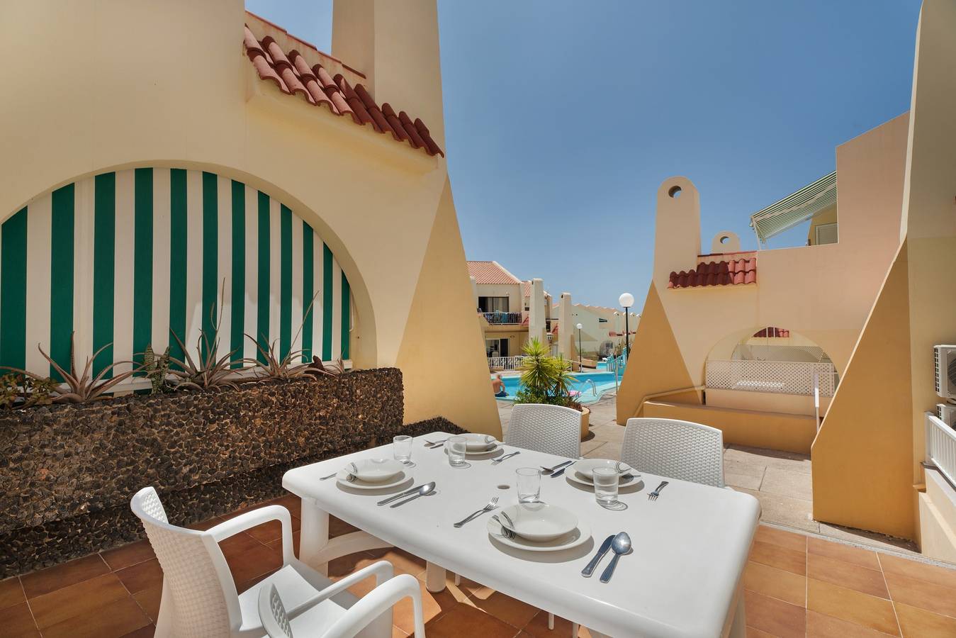 Entire apartment, Vacation Apartment 'Beach Holidays' with Shared Pool, Wi-Fi and Air Conditioning in San Eugenio Alto, Adeje