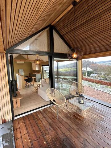 Gîte pour 2 personnes, avec vue ainsi que jardin et terrasse à Stoumont