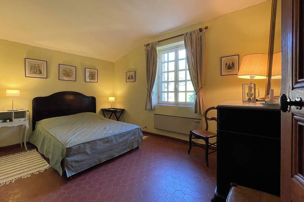 Rent house very beautiful mas provençal south Luberon - 10 beds in Mérindol, Parque natural regional del Luberon