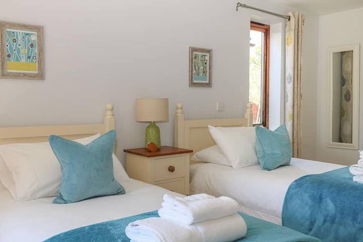 Badgers Sett, family friendly, with pool in Titchfield Common in Fareham, Hampshire