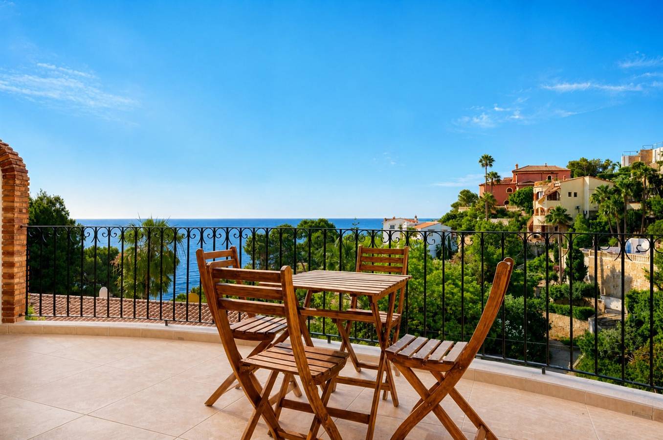 Vakantiehuis 'Mía' met zeezicht, wifi en airconditioning in Balcón al Mar, Jávea