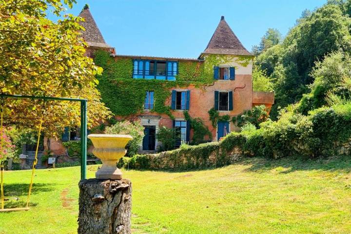 Location de vacances pour 15 personnes, avec vue ainsi que piscine et jardin, animaux acceptés à La Tour-sur-Orb - 2