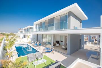 Holiday Rental for 8 People in Protaras, South Cyprus, Photo 1