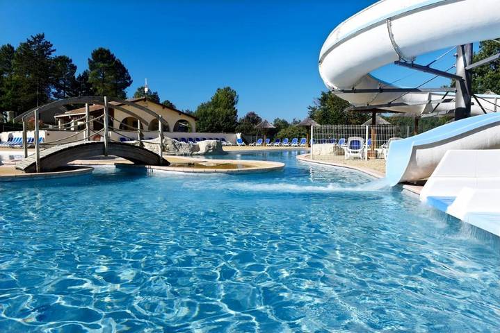 Parc de vacances pour 5 personnes, avec piscine et balcon à Salavas - 2