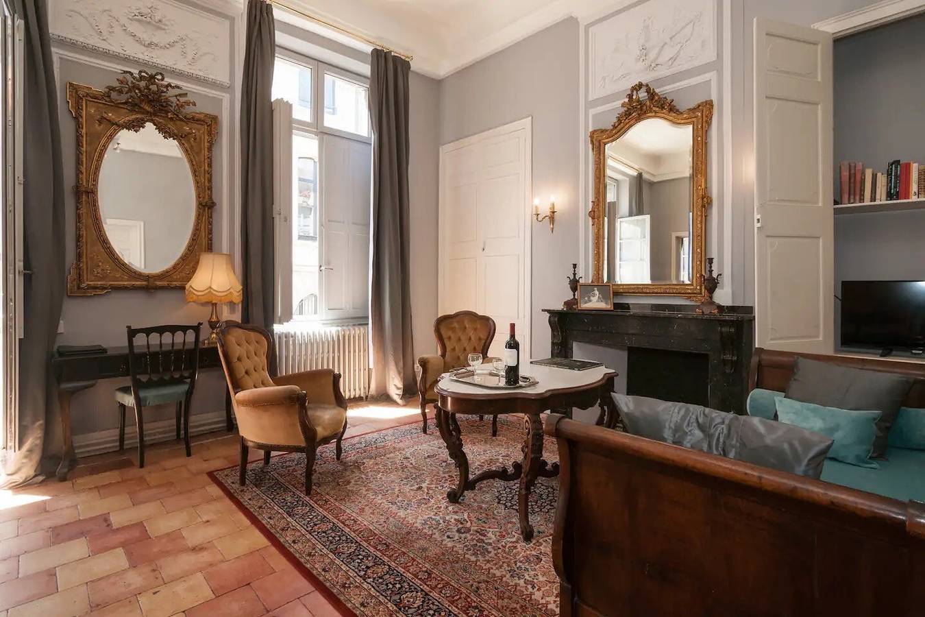 Appartement entier, Appartement 'La Suite Barbes' avec jardin commun, balcon et Wi-Fi in Carcassonne, Région de Carcassonne