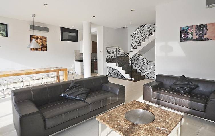 Apartamento con vistas al mar, piscina y terraza in Santa Susana, Maresme