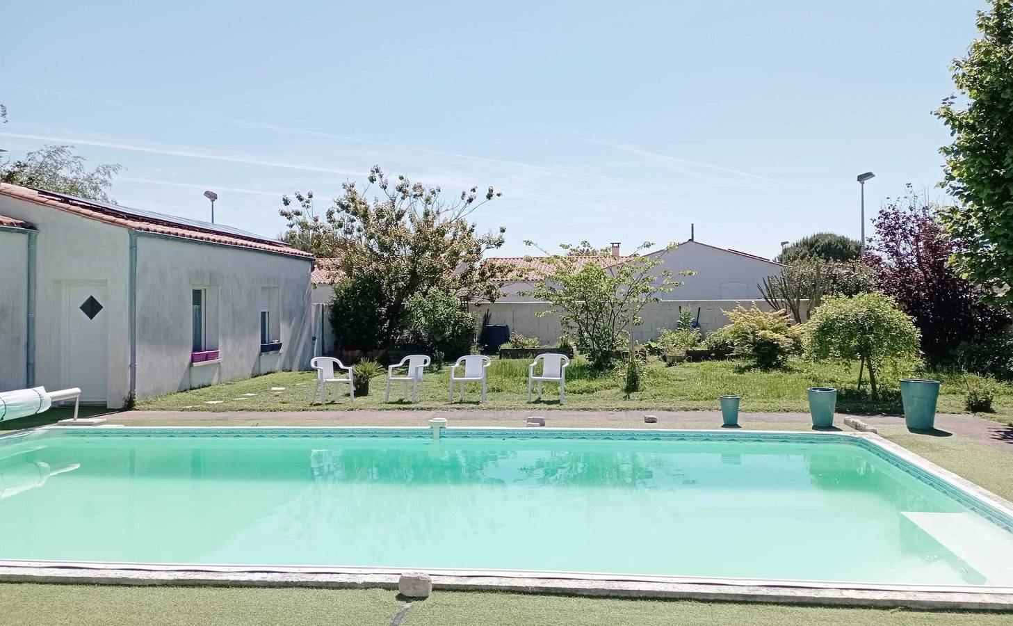 Appartement entier, Charmant appartement avec jardin et piscine à La Jarrie in La Jarrie, Région de La Rochelle