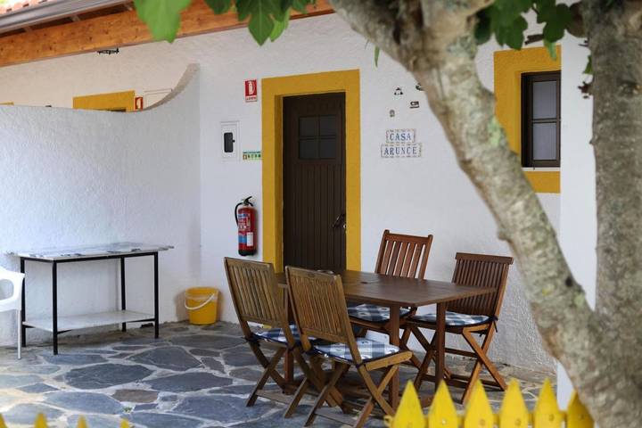 Gîte pour 2 personnes, avec terrasse ainsi que piscine et jardin à Lousã - 4