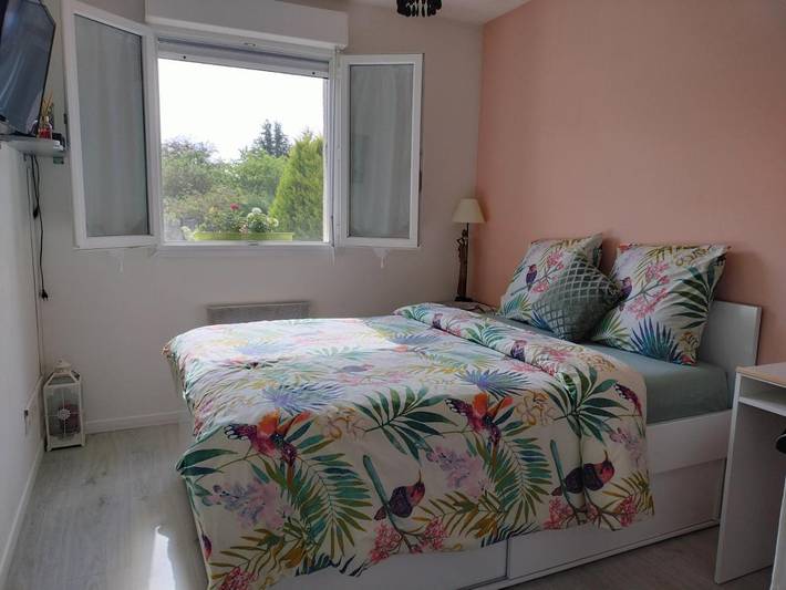 Gîte pour 4 personnes, avec jardin et terrasse à Thilouze