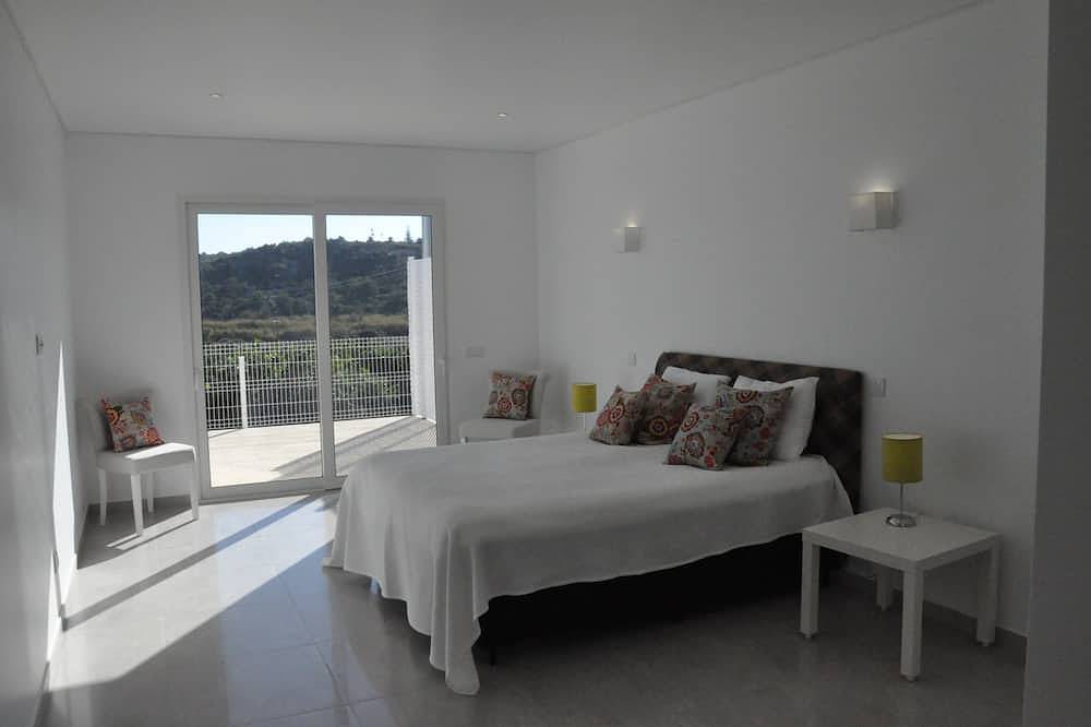 Villa 5 ch, 6 s. b., Klimaanlage, beheiztes Schwimmbad, Garten, Fitness, Vogelbeobachtung. in Silves, Faro Distrikt