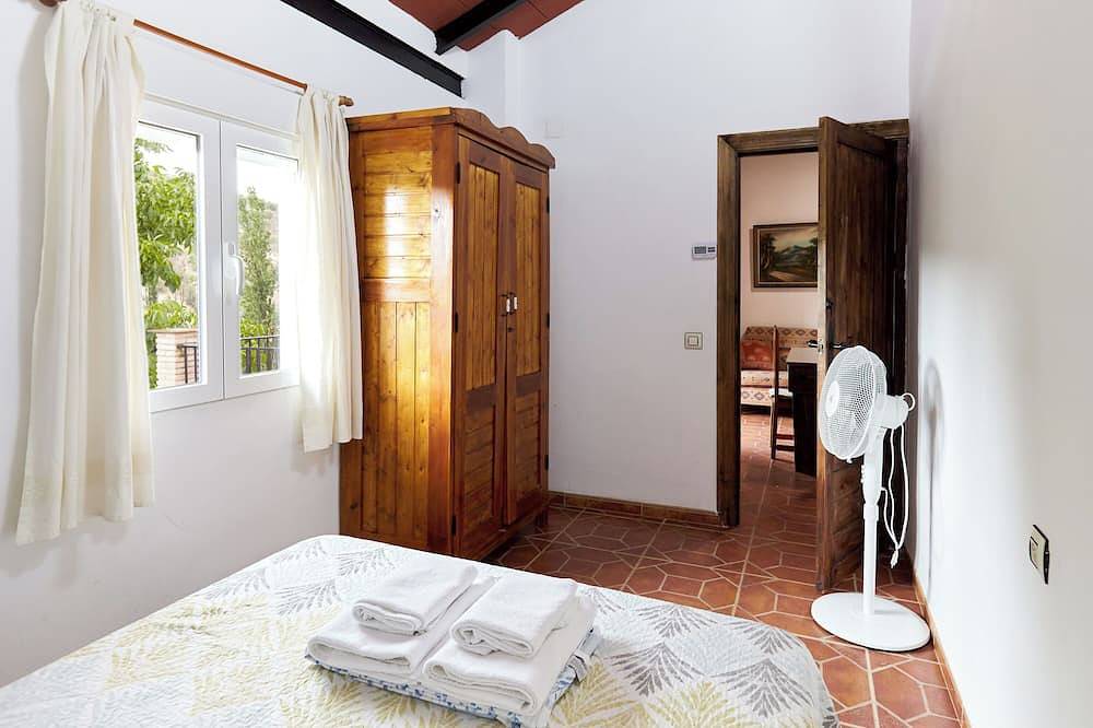 Country House 'Cortijo De Las Flores 2' with Shared Pool, Shared Terrace and Shared Garden in La Iruela, Jaén Province