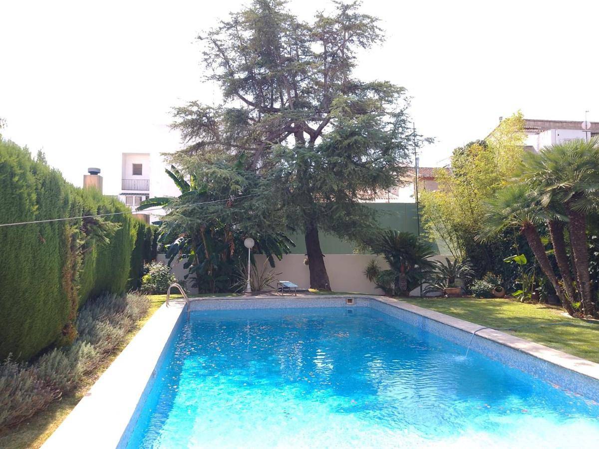 Seven-Bedroom House with Private Pool in Pedreguer, Costa Blanca