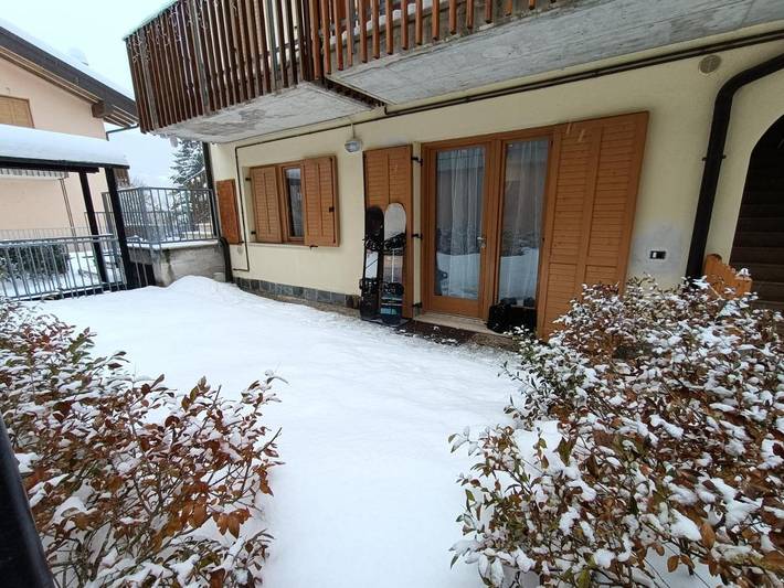 Appartamento per 5 persone, con giardino e panorama, adatto a famiglie con bambini a Brentonico