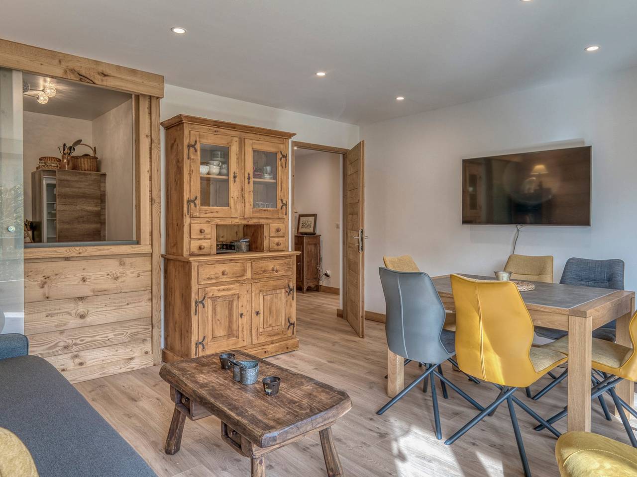 Appartement entier, Appartement 2 pièces avec balcon, piscine, parking, à 11 min du centre de Megève in Megève, Pays du Mont-Blanc