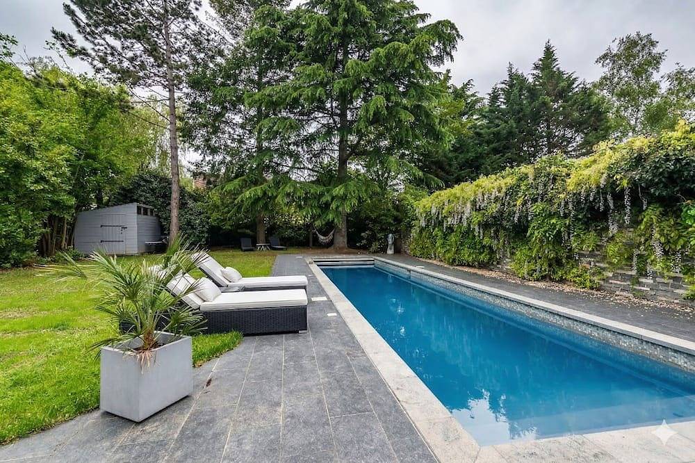 Luxurious villa between Paris and Versailles - large swimming pool and hammam - 5 bedrooms in La Celle-Saint-Cloud, Yvelines