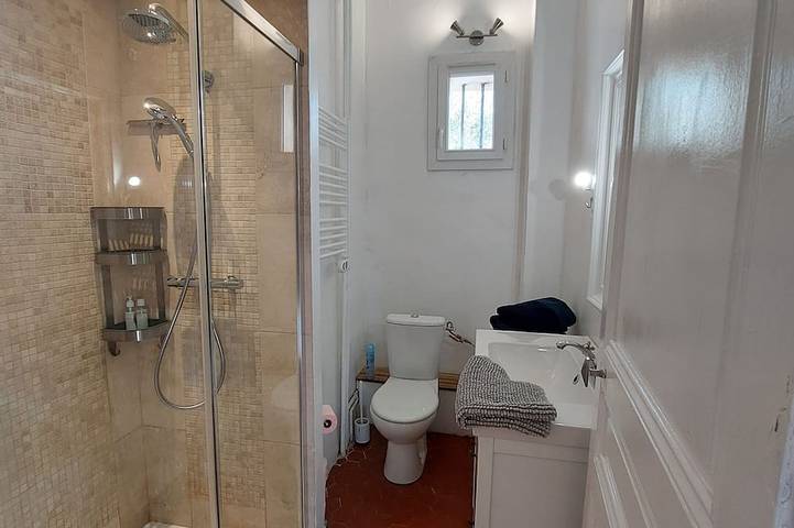 Entire apartment, T1 Private terrace Enclosed parking Fibre in Gardanne, Mediterranean Coast (France)