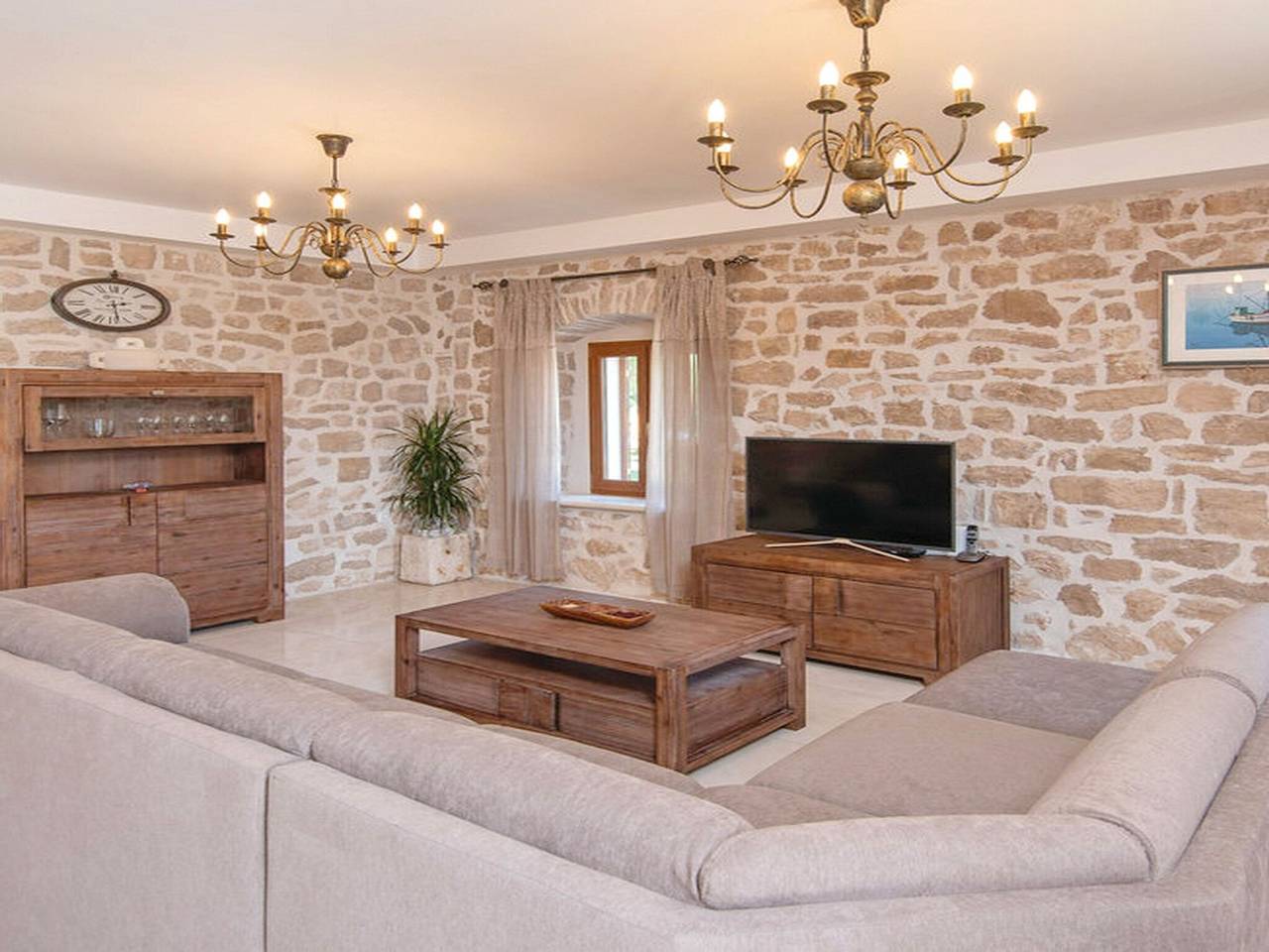 Holiday Home Lovište-Three Bedroom Holiday Home with Pool and  Sea View in Żupania dubrownicko-neretwiańska