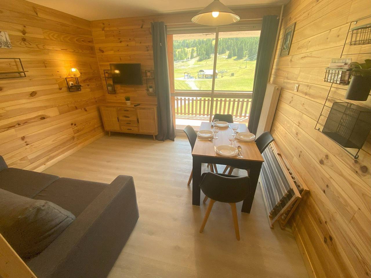 Studio entier, Studio à Superdévoluy, balcon, 4 pers, commerces proches in Saint-Étienne-en-Dévoluy, Le Dévoluy