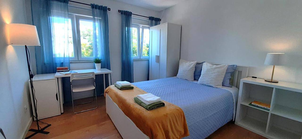 Apartamento de férias inteiro, Double Room with Shared Bathroom in Benfica, Lisboa