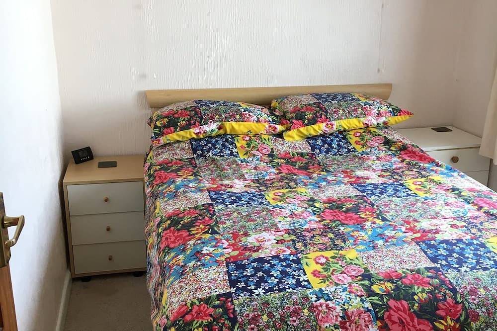 Entire apartment, Apartment with seaview just 100m to sandy beach. in Constantine Bay, Cornwall