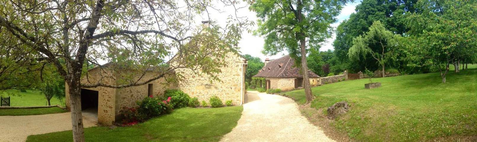 Gîte pour 10 personnes, avec jardin ainsi que terrasse et piscine à Badefols-sur-Dordogne - 4