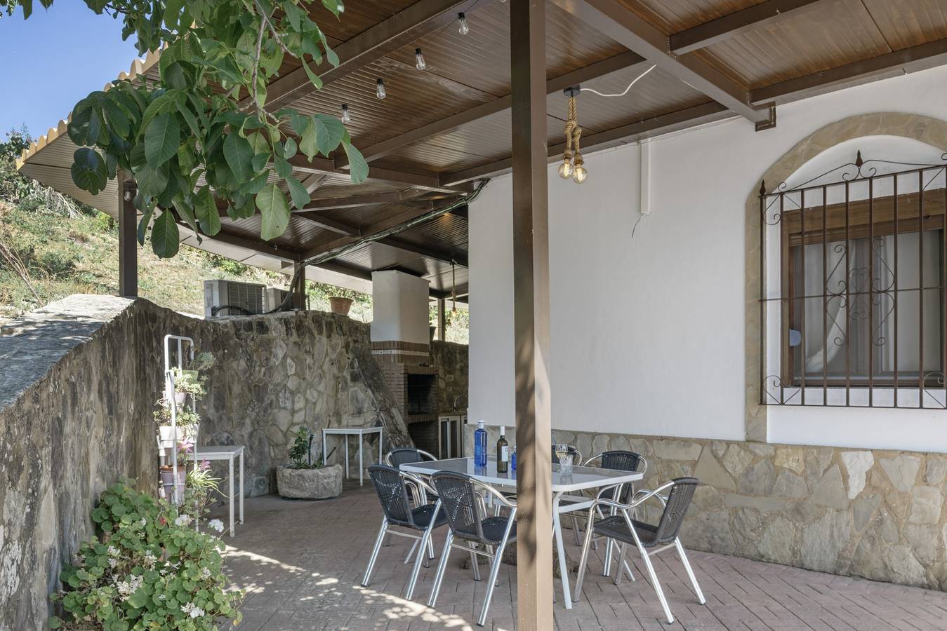 Appartement entier, Appartement 'Arroyuelo' avec vue sur la montagne, Wi-Fi et climatisation in Prado del Rey, Pueblos Blancos