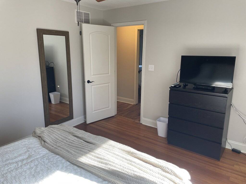 Recline and Reset - Main Floor Bed/Bath w/lift chair, Edge of Mayo Campus in Rochester (MN), Olmsted County