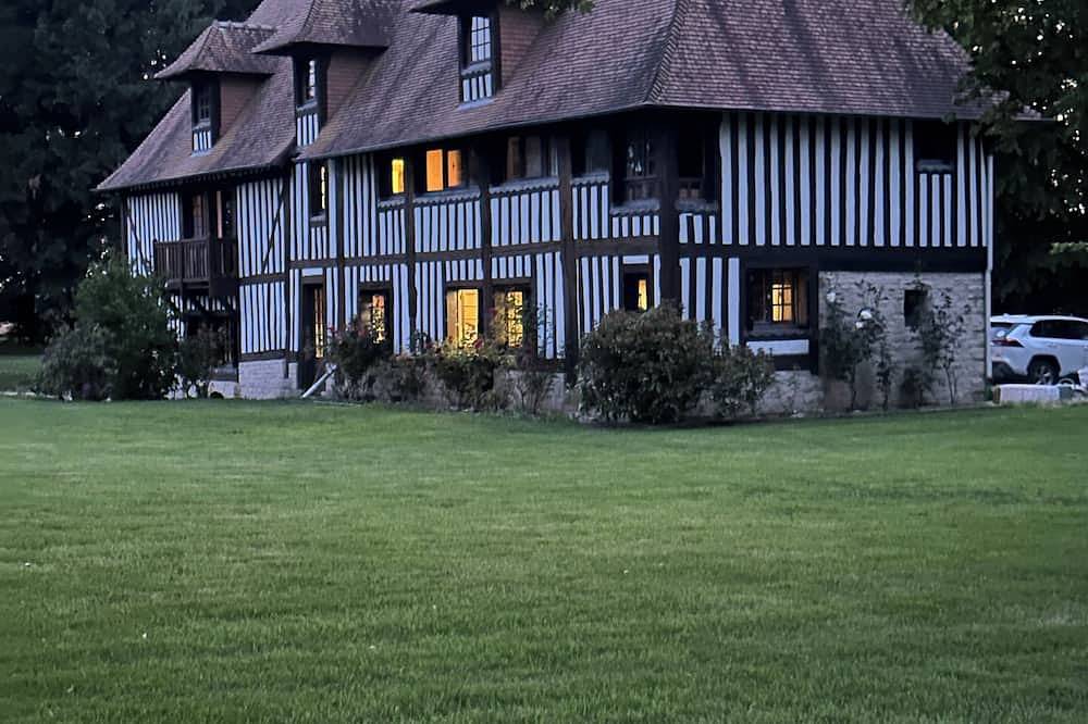 Maison de caractère en Normandie • Grand parc privé - calme absolu • 8 pers in Saint-Pierre-et-Saint-Paul-en-Val-d'Auge, Région de Lisieux