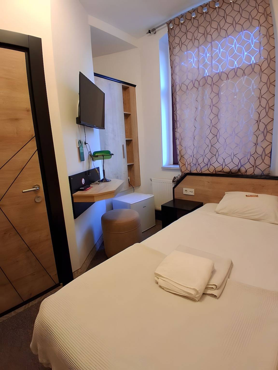 Ganze Wohnung, Apartment „London Single Room - 105“ mit Gemeinschaftsgarten und Wlan in Weißenfels, Saale-Unstrut
