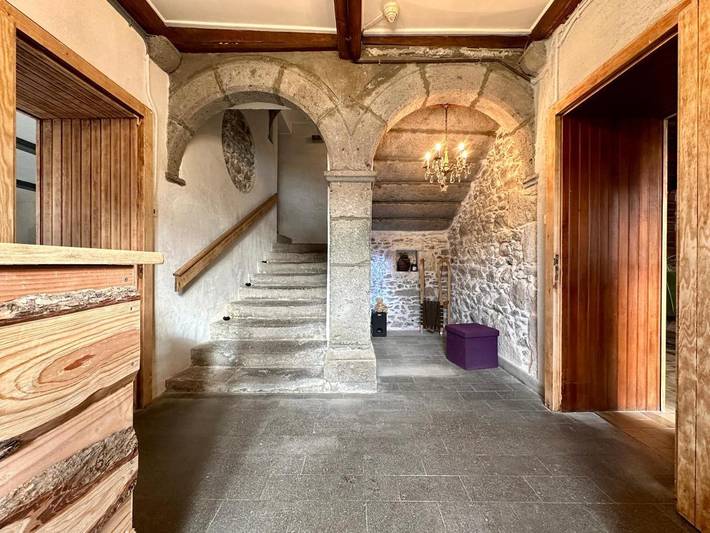 Chambre d’hôte pour 4 personnes, avec Terrasse ainsi que Jardin et Vue à La Tour-d'Auvergne