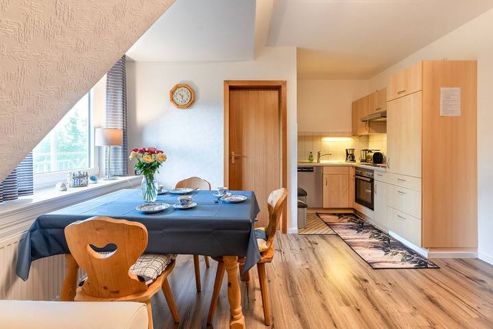 Ferienwohnung für 3 Personen, mit Balkon und Garten sowie Ausblick in Midlum - 4