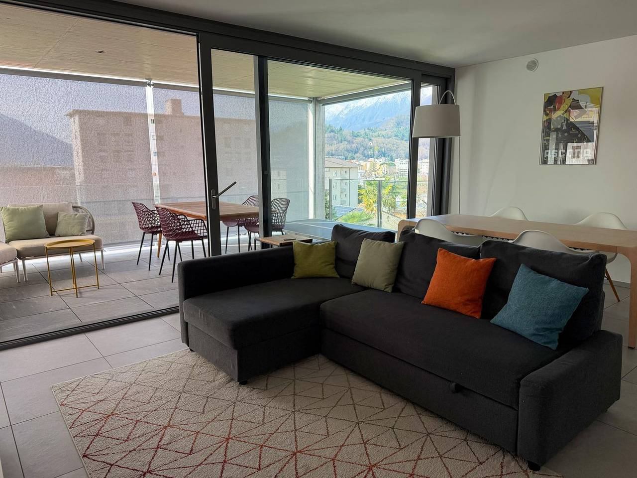 Appartamento intero, Modern holiday apartment with balcony and mountain views in Solduno in Locarno, Alpi Ticinesi e del Verbano