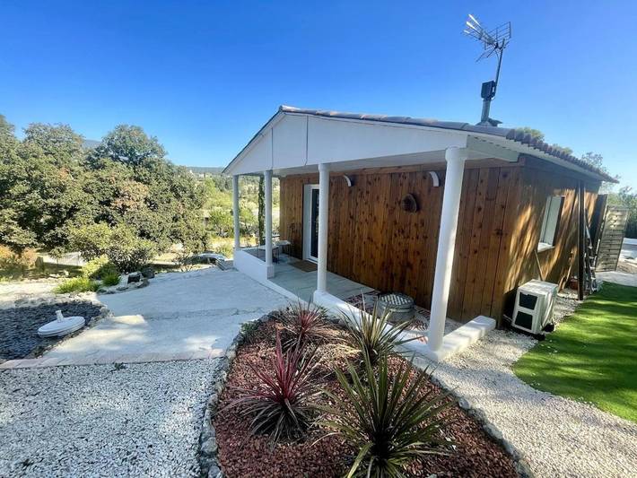 Gîte pour 3 personnes, avec Terrasse ainsi que Jardin et Vue à Saint-Jean-de-Cuculles