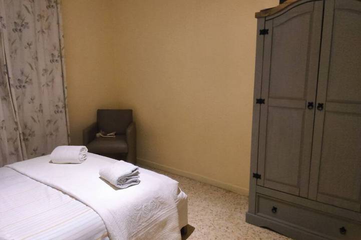 10 minutes from Avignon! Very quiet country house with a small swimming pool in Sauveterre, Nimes und Umgebung