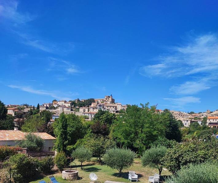 Appartement de vacances pour 2 personnes, avec piscine ainsi que jardin et vue, animaux acceptés