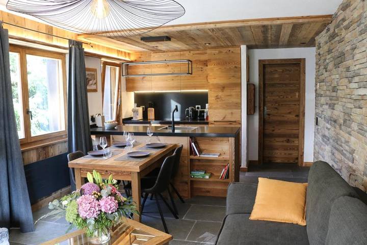Gîte pour 5 personnes, avec vue sur le lac ainsi que vue et balcon à Orsières