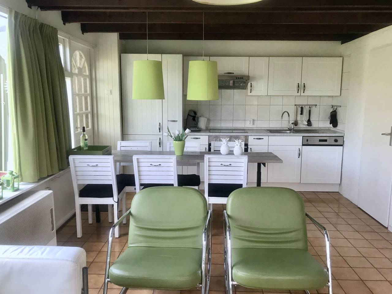 Gemütliches Vier-Personen-Bungalow mit Überdachung in Stavenisse, Niederländische Nordsee