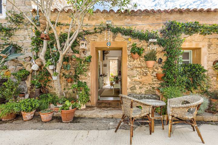 Monolocale intero, Affascinante casa per vacanze "Tipica casa a San Pantaleo" in posizione centrale con balcone in San Pantaleo, Olbia
