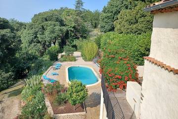 Agriturismo pour 9 personnes, avec jardin à Laval-Pradel